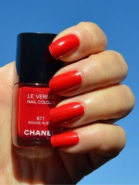 NEW CHANEL Le Vernis 677 Rouge Rubis Vibrant Red Nail Polish